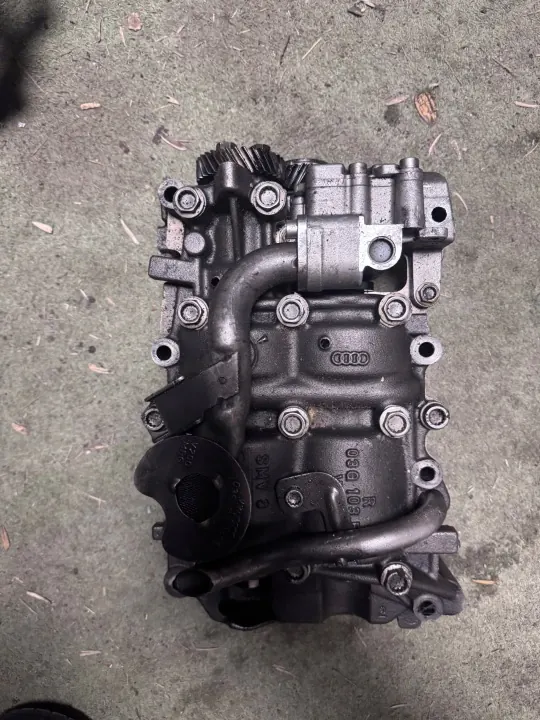 Bomba de aceite OEM 03G115105C para Audi A4 A6 Passat 2.0 TDI image 4