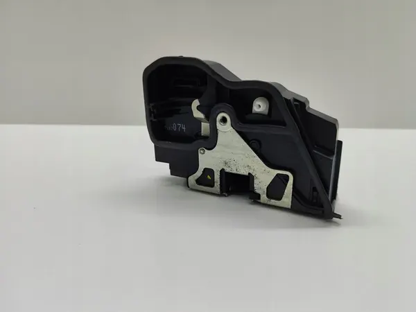 Höger framdörrslås BMW 5 TOURING E61 7167074 image 3