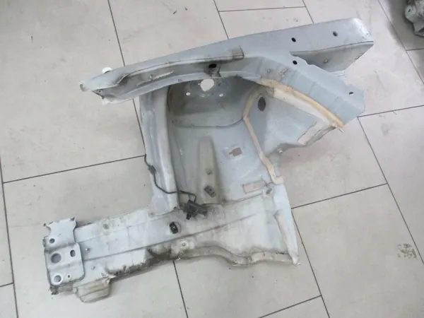 W204 Vorderer linker Kotflügel OEM - Gebrauchter Mercedes-Benz image 6