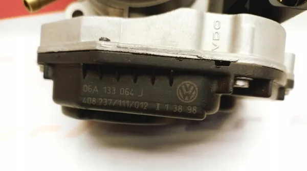 Corpo de borboleta VDO OEM 06A133064J - Usado image 5