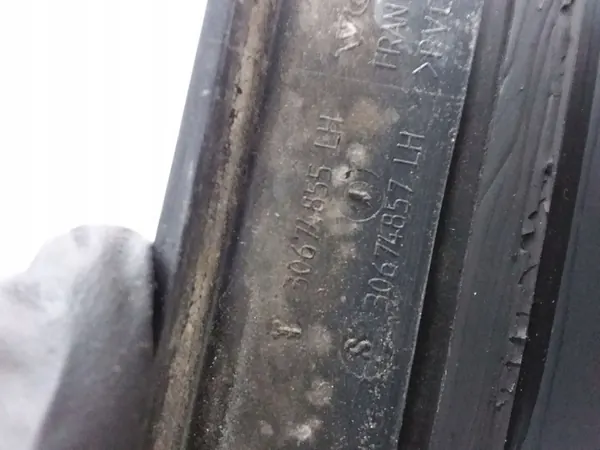 Vitre latérale arrière Volvo XC70 OEM 30674857 image 3