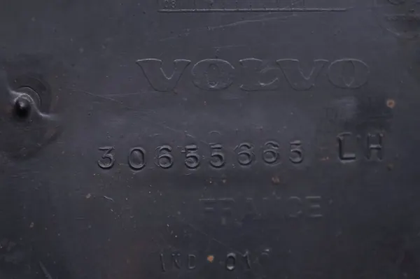 VOLVO V70 II S60 I Front Left Wheel Arch 30655665 image 4