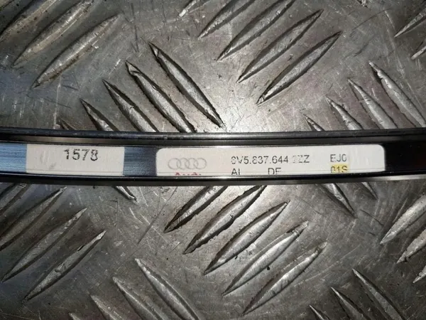 Audi OE Fönsterlist Höger Fram för A3 8V image 3