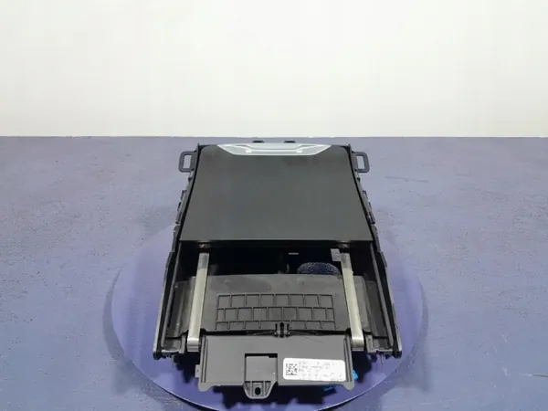 BMW X7 G07 keskikonsolin säilytys OEM 9399863 image 2