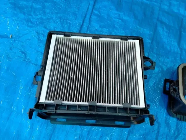 Mercedes W206 Inneklimfilterhus OEM A2068300700 image 3