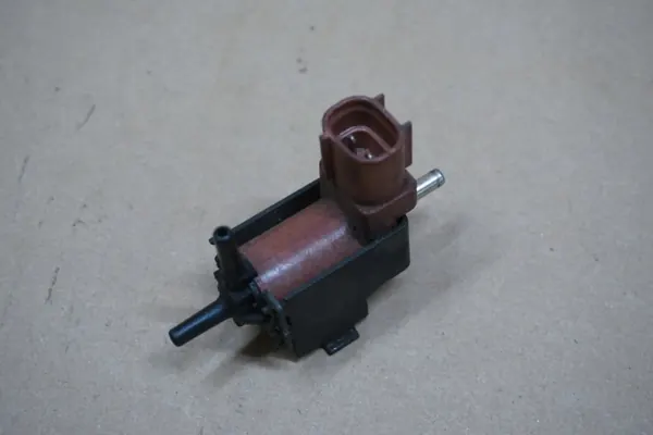 Válvula de vácuo RAV4 II OEM 2.0 D4D 00-05 image 2