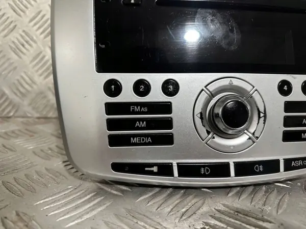 Radio Lancia Delta III OEM 7648366316 - Usado image 5