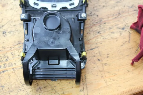 Toyota OE AVENSIS III T27 Middenconsole Asbak image 4
