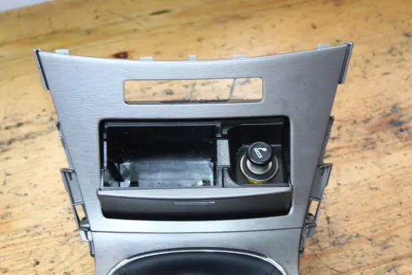 Toyota OE AVENSIS III T27 Middenconsole Asbak image 7
