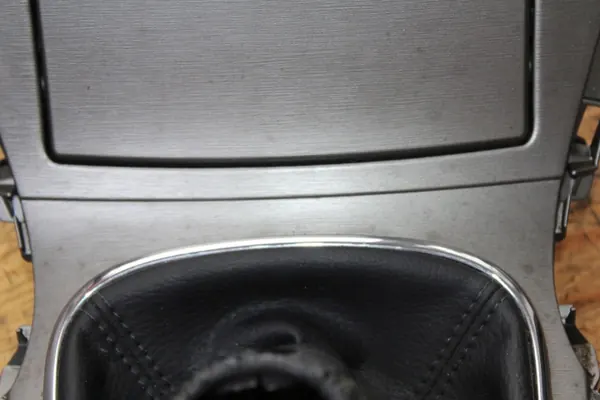 Toyota OE AVENSIS III T27 Middenconsole Asbak image 9