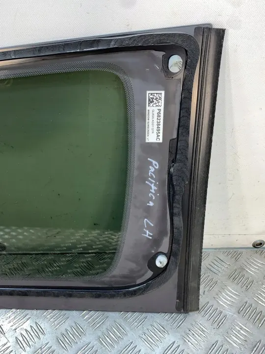 Vitre latérale droite arrière Chrysler Pacifica 2018 OEM P68238494AC image 5