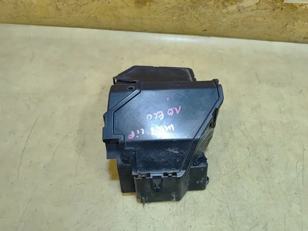 Couvercle de levier de vitesse Fiesta MK7 OEM CA6R7222A image 3