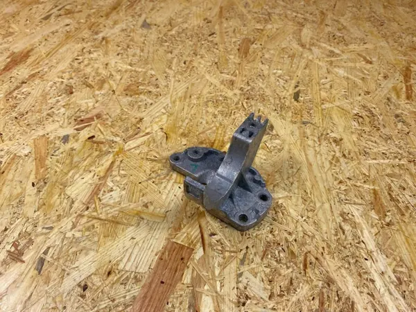 Vesipumpun Kiinnitystuki OEM 31493255 Volvolle image 3