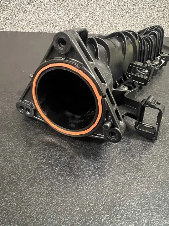 Colector de admisión usado OEM 06M133268P para Audi A4 image 3