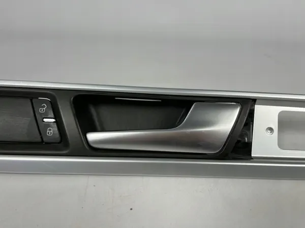 Puxador interior dianteiro direito OEM 7P6837114 image 3