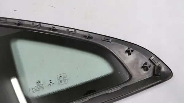 Vitre latérale fixe arrière gauche BMW F44 OEM 7483157 image 3