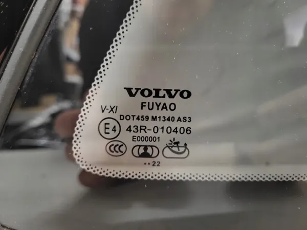 Vidro Traseiro Direito Volvo OE OEM 32314872 Usado image 3