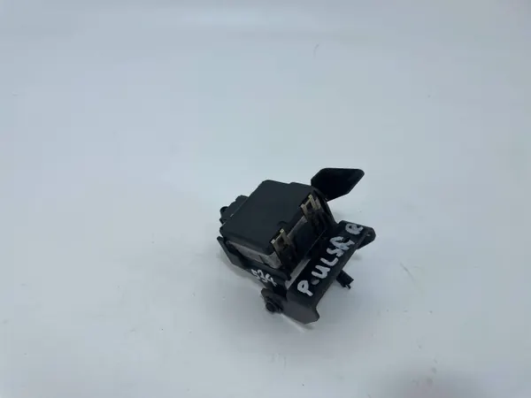 Tutkasensorin kiinnike OEM 28438-3ZU1B Nissan Pulsarille image 2
