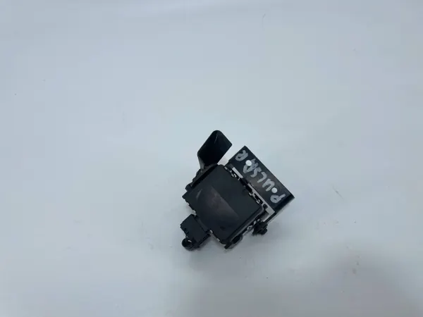 Tutkasensorin kiinnike OEM 28438-3ZU1B Nissan Pulsarille image 4