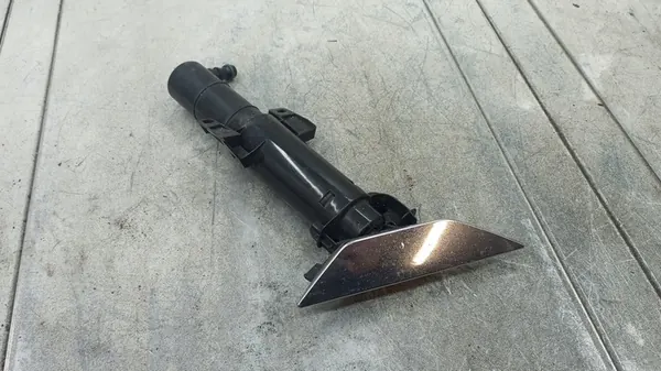 Voorste koplamp sproeier nozzle Skoda Superb II Lift image 2