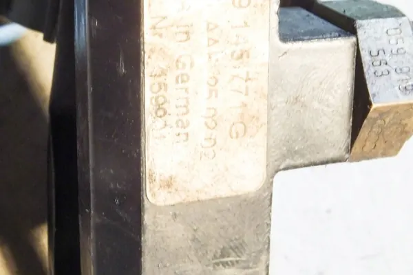 Sensor de temperatura AUDI A6 2.5L Diesel 2005 OEM 059145771G image 4