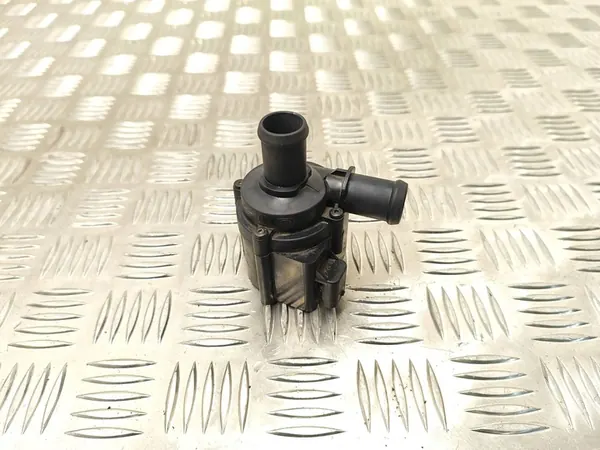 Vattencirkulationspump Audi A3 S3 8V 2016 image 2