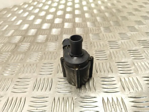 Vattencirkulationspump Audi A3 S3 8V 2016 image 3