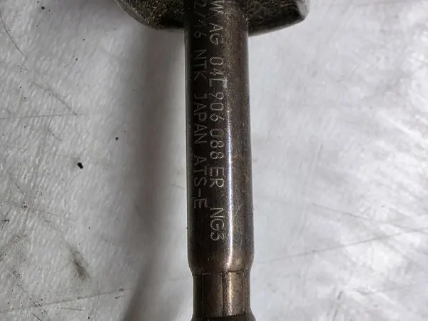 Volkswagen OE Abgastemperatursensor image 2