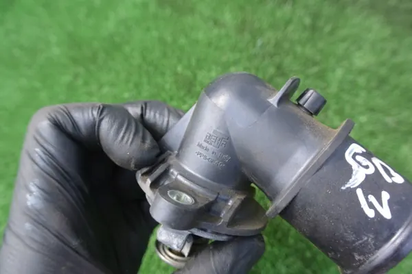 OEM Termostaatin Kotelo Maserati 3.0D - Käytetty image 6