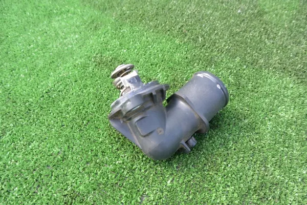 OEM Termostaatin Kotelo Maserati 3.0D - Käytetty image 7