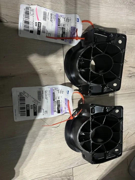 Framhjulsfjäderhållare höger OEM 85551393 - Chevrolet Corvette C8 image 2