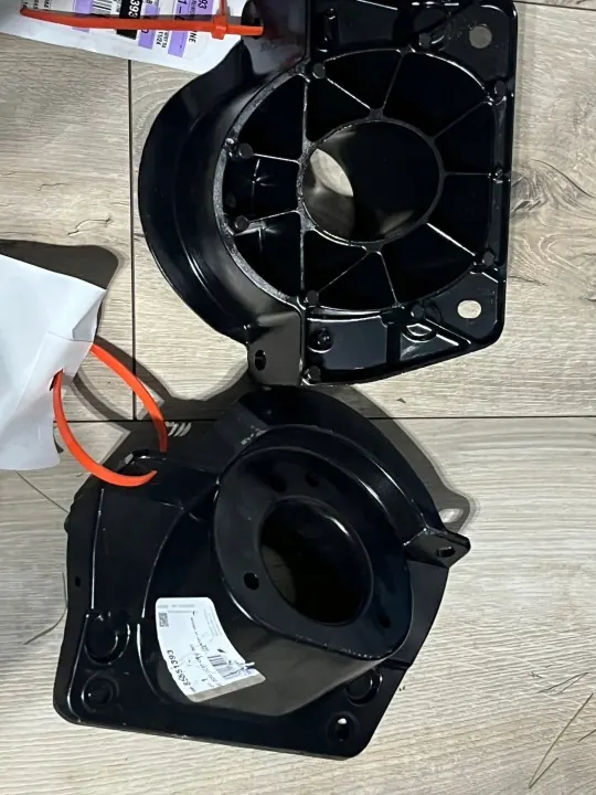 Framhjulsfjäderhållare höger OEM 85551393 - Chevrolet Corvette C8 image 4