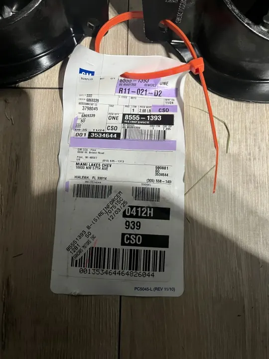 Framhjulsfjäderhållare höger OEM 85551393 - Chevrolet Corvette C8 image 5