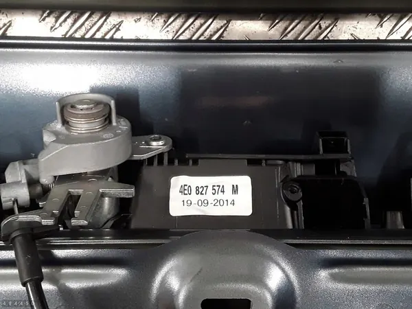 Audi A5 2015 Takaluukku 2000 Diesel OEM 4e0827574m image 5