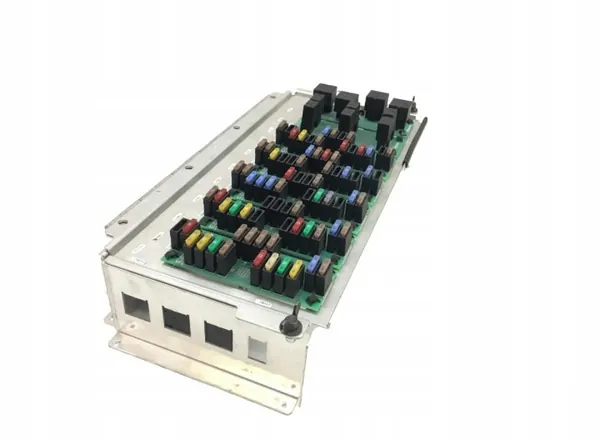 Volvo zekeringkast OEM 22350324 - Gebruikte staat image 4