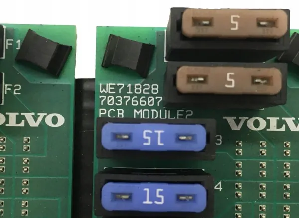 Volvo zekeringkast OEM 22350324 - Gebruikte staat image 8