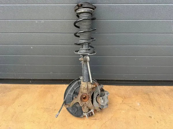 AUDI Q3 8U Giunto Ammortizzatore Sinistro Anteriore 5N0413031AT image 2