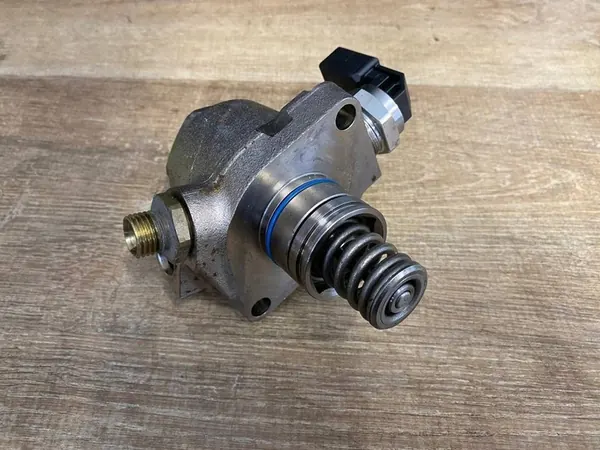 Kraftstoffpumpe A6 C7 A7 Q5 A8 S4 B8 Q7 OE 06E127026F image 2