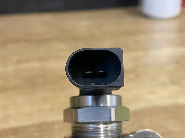 Kraftstoffpumpe A6 C7 A7 Q5 A8 S4 B8 Q7 OE 06E127026F image 3