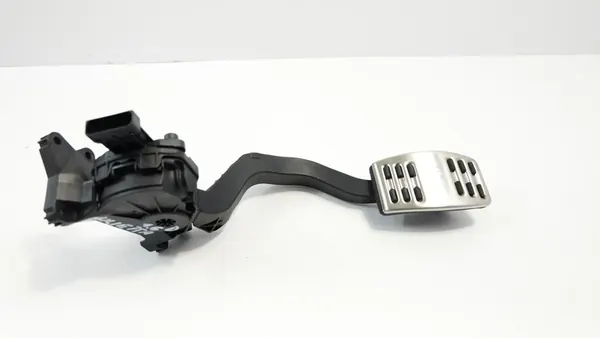 ALFA ROMEO GIULIETTA 1.6 JTDM Gaspedaal image 1