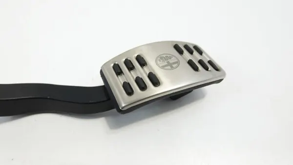 ALFA ROMEO GIULIETTA 1.6 JTDM Gaspedaal image 2