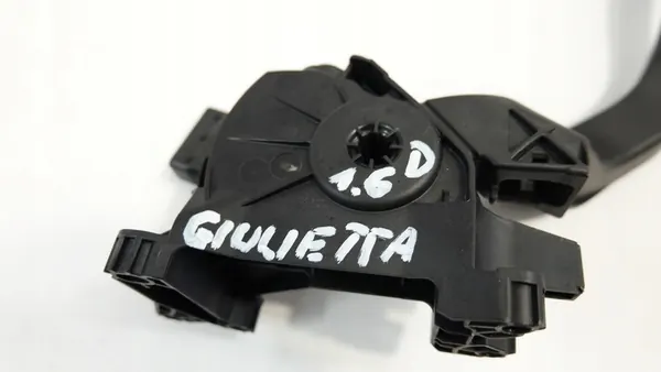 ALFA ROMEO GIULIETTA 1.6 JTDM Gaspedaal image 3