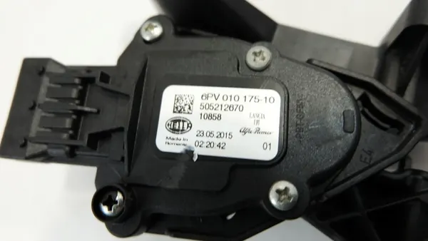 ALFA ROMEO GIULIETTA 1.6 JTDM Gaspedaal image 5