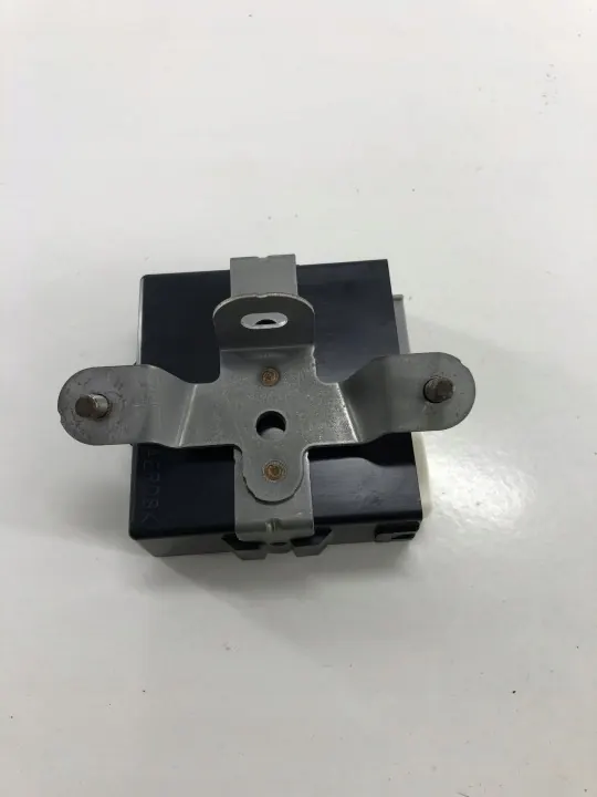 Toyota C-HR handremmodule OEM 8905010010 image 3