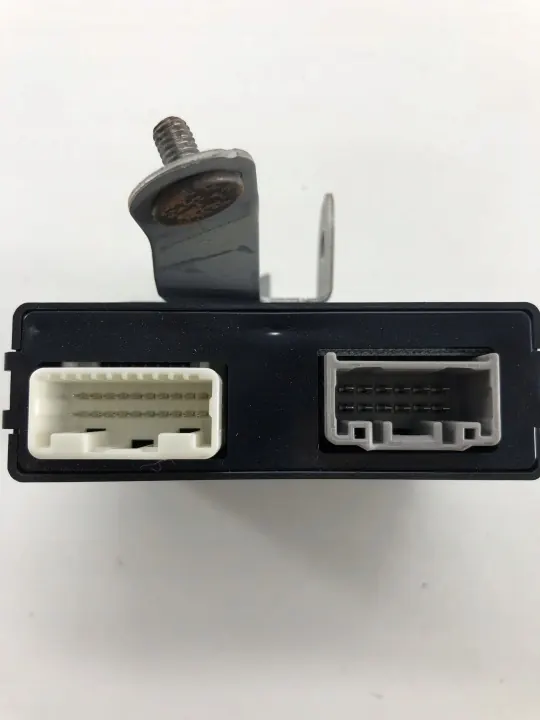 Toyota C-HR handremmodule OEM 8905010010 image 4