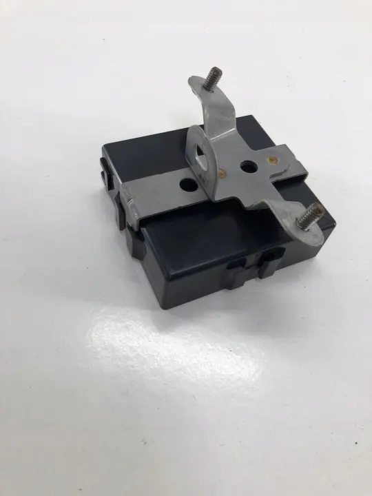 Toyota C-HR handremmodule OEM 8905010010 image 5