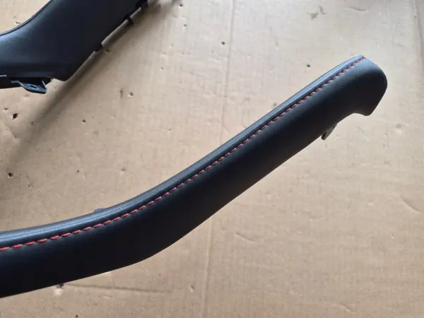 MG ZS 17-19 Middenconsole Bekleding OEM - Rode Stiksel image 3