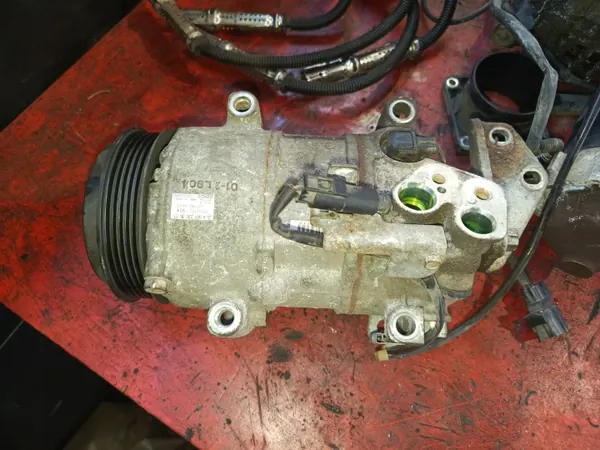 Mercedes Klimakompressor OEM A0012303511 Gebraucht image 2