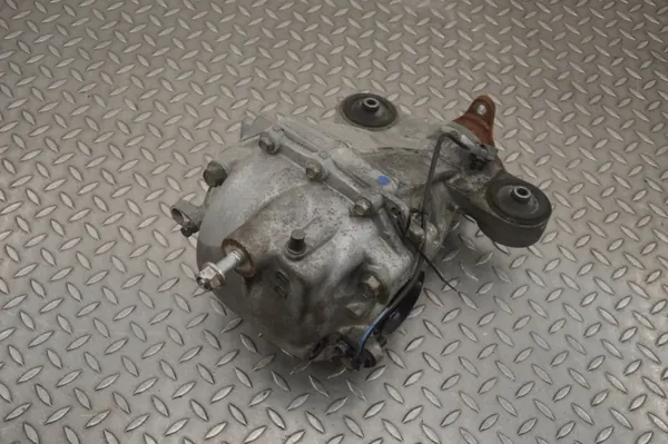 Taka-akselin tasauspyörästö Infiniti Q50 Y070 3.0L 2018 image 3