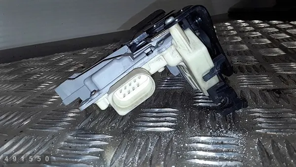 Rechts vordere Türschloss VW TIGUAN 2009 2.0L Diesel OEM CZ3C2837016A image 5